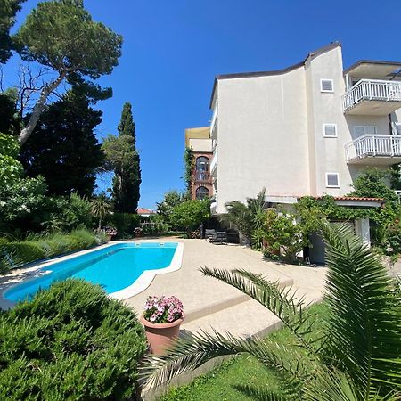 Villa Flora Kaštela エクステリア 写真